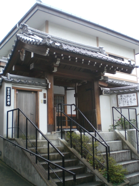 東山のお寺内にある貸家！