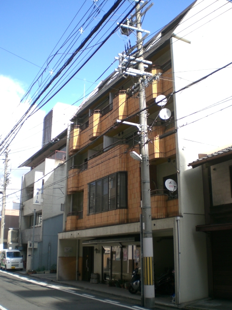 キャリエールの方へ